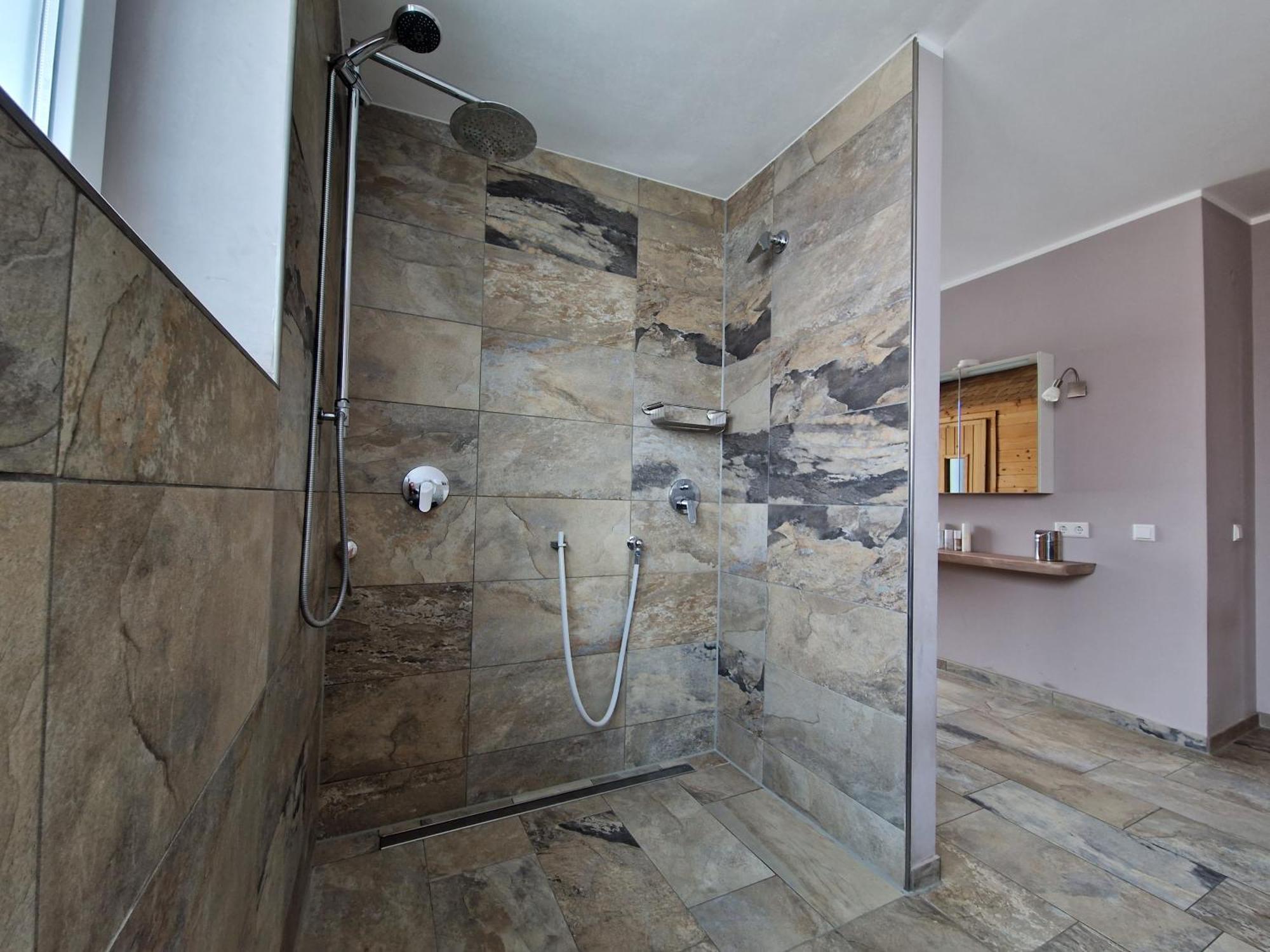 Wohnung Mit Sauna, Garten & Schwimmteich Bietigheim-Bissingen Ngoại thất bức ảnh